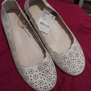 NEW Girls' size 2  "Jala 2" Cut-Out Flats by Pis by Piper. White.  Church, Part…